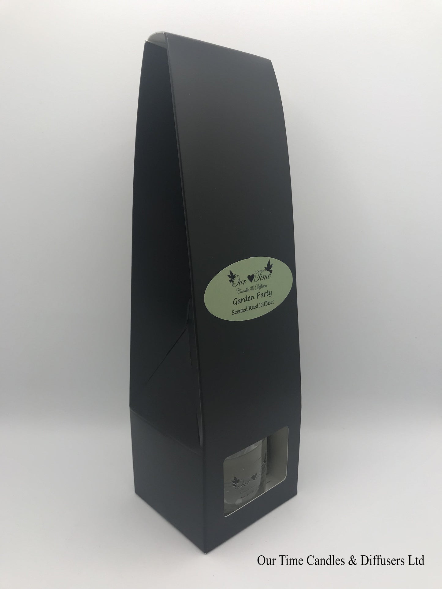 reed diffuser 100ml supplied in a clear bottle with black lid packed into a black box