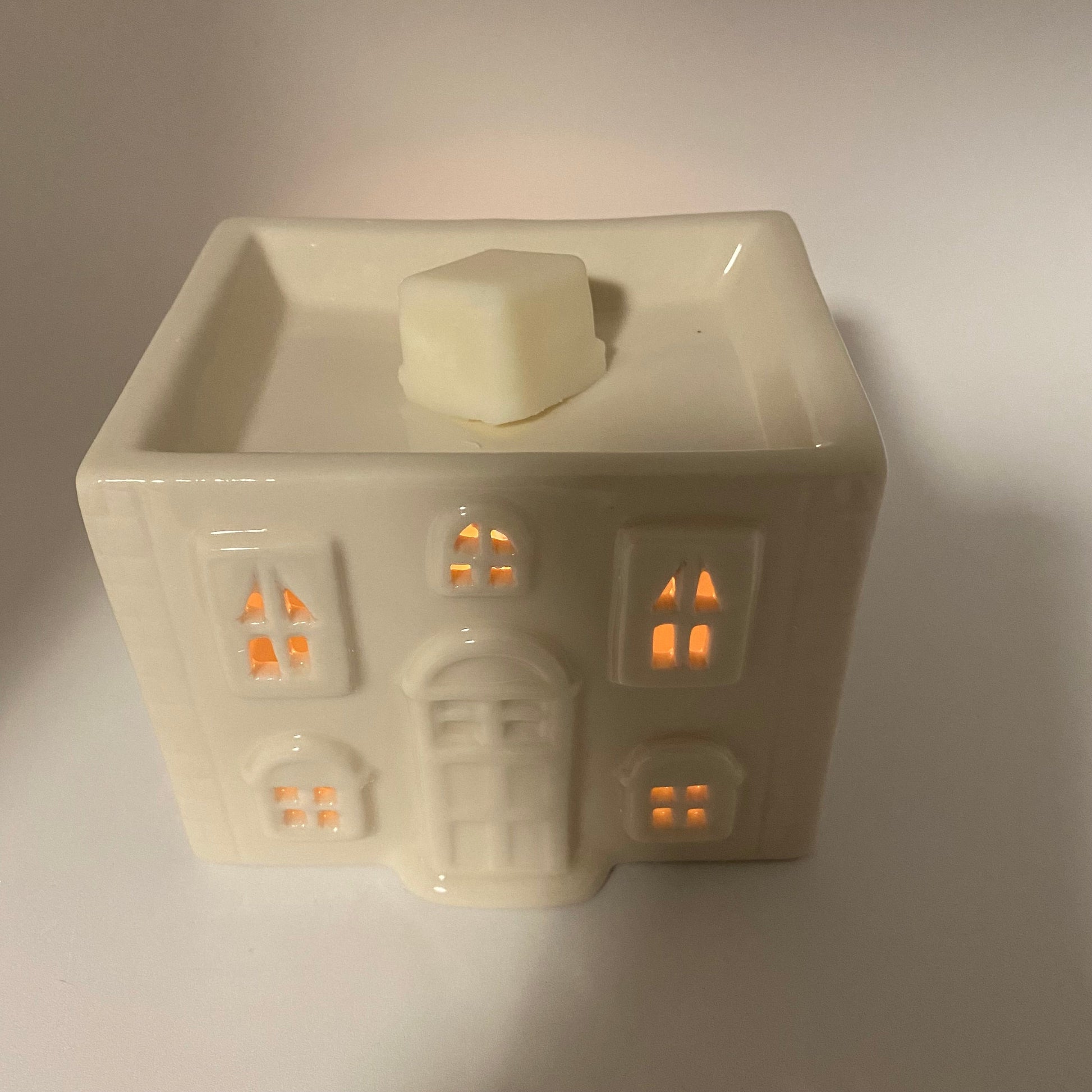 Ceramic House Oil Burner White